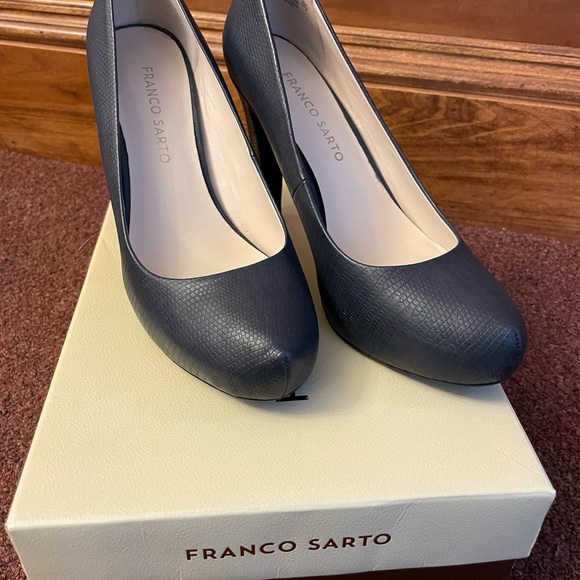 Navy heels Franco sarto sz 7.5 - Picture 3 of 9